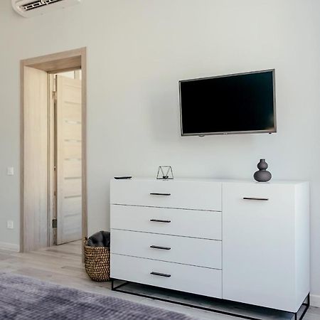 リヴィウLara Apartament 2アパートメント エクステリア 写真